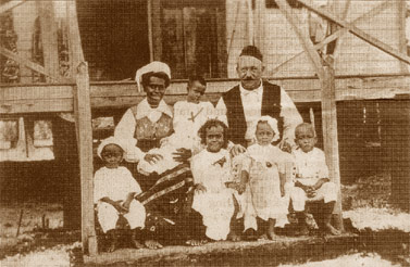 Carl Emil Pettersson med sin familie